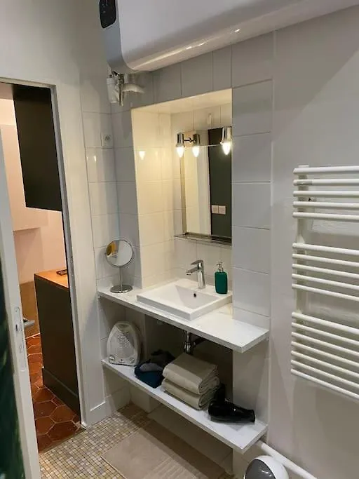 Apartment Charmant 2 Pieces Parisien A 10 Min De Montmartre